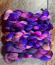 Load image into Gallery viewer, Sparkle Grapes (fingering)