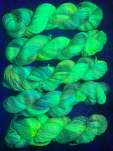 Load image into Gallery viewer, Feeling Yellow (sport)