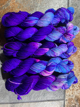 Load image into Gallery viewer, Grape Squishy (dk)