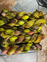 Load image into Gallery viewer, Honey Blossoms (sport)