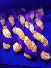 Load image into Gallery viewer, Sunflare (fingering)
