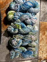 Load image into Gallery viewer, Vintage Night (worsted)
