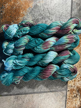 Load image into Gallery viewer, Scuba (worsted)
