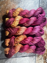 Load image into Gallery viewer, Her Majesty (Pima cotton)
