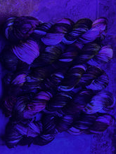 Load image into Gallery viewer, Antique Autumn (worsted)
